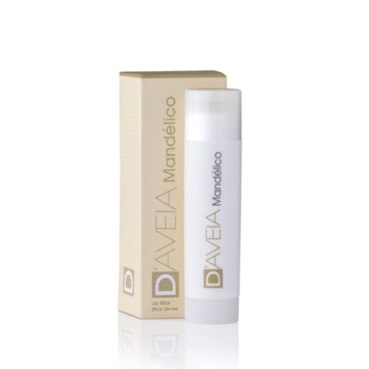 D-Aveia Mandélico Stick Labial 5gr, stick labial com Ácido Mandélico a 5%, extraído da amêndoa, que permite eliminar a descamação dos lábios e exercer uma marcada ação hidratante.