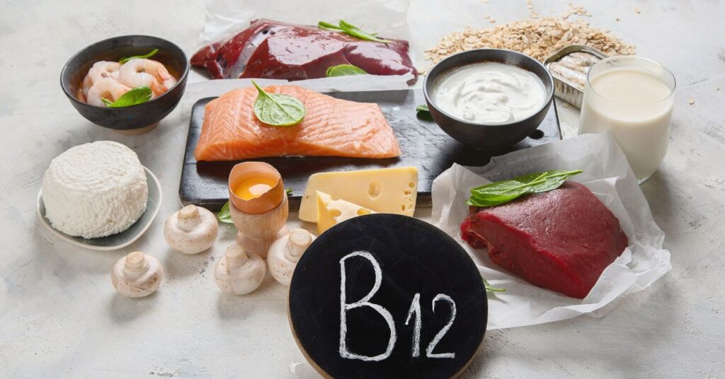Seleção de alimentos com alto teor de vitamina B12.
